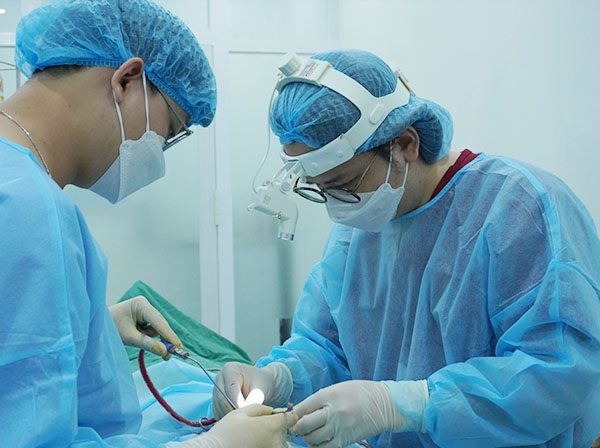 Xóa nếp nhăn đuôi mắt — Phương pháp phẫu thuật